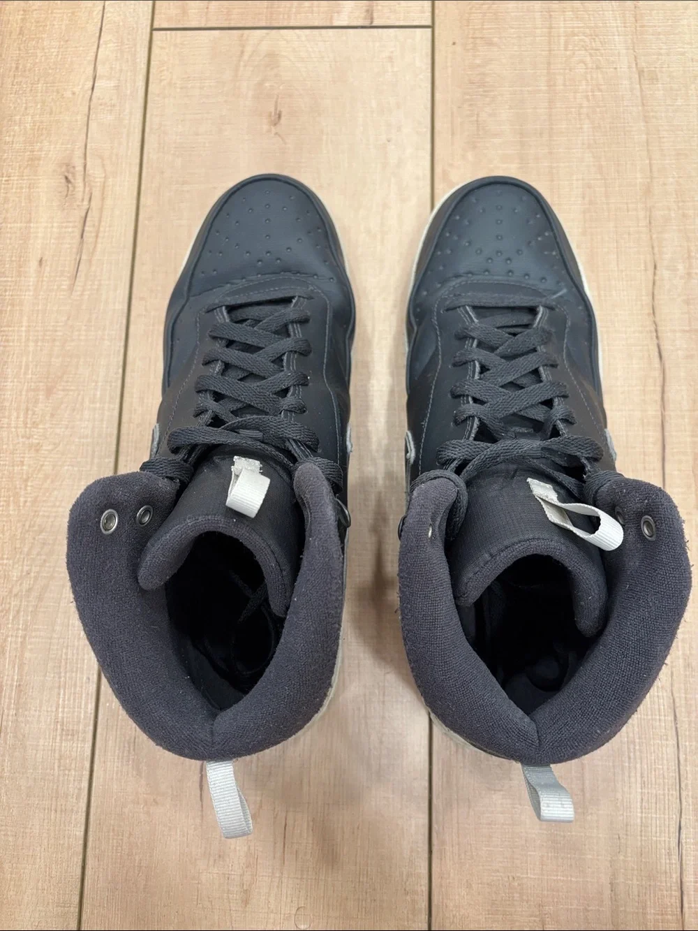 Nike Men’s Vision Court Mid Winter Sneakers